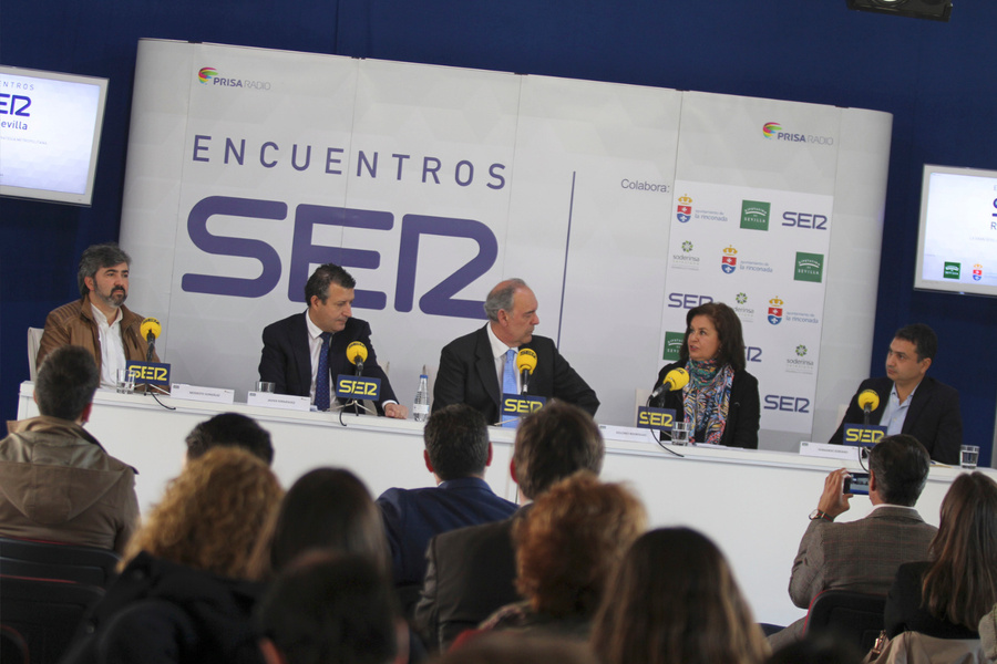 Una representación de alcaldes de la Gran Sevilla debaten sobre las ventajas e inconvenientes del pr