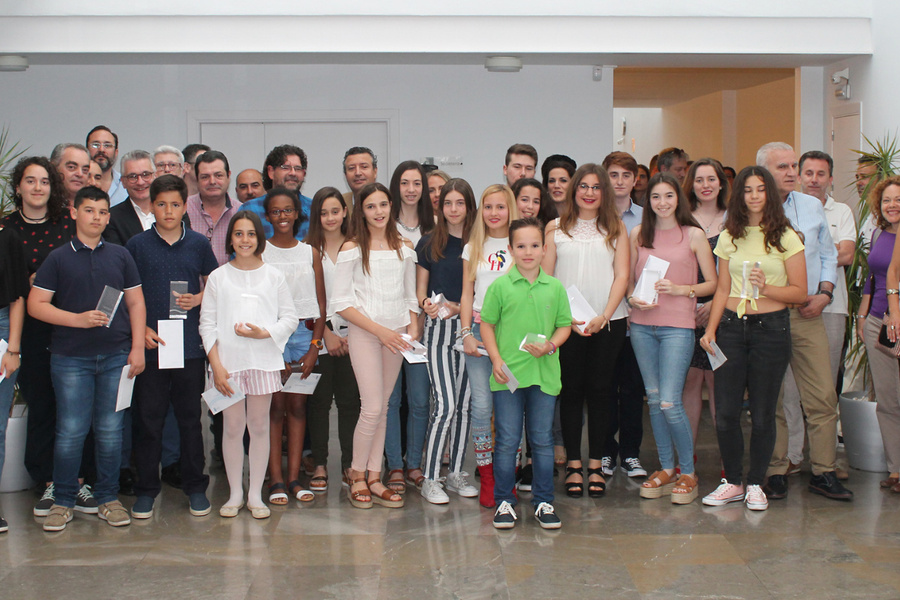 El Ayuntamiento reconoce a los mejores estudiantes de La Rinconada
