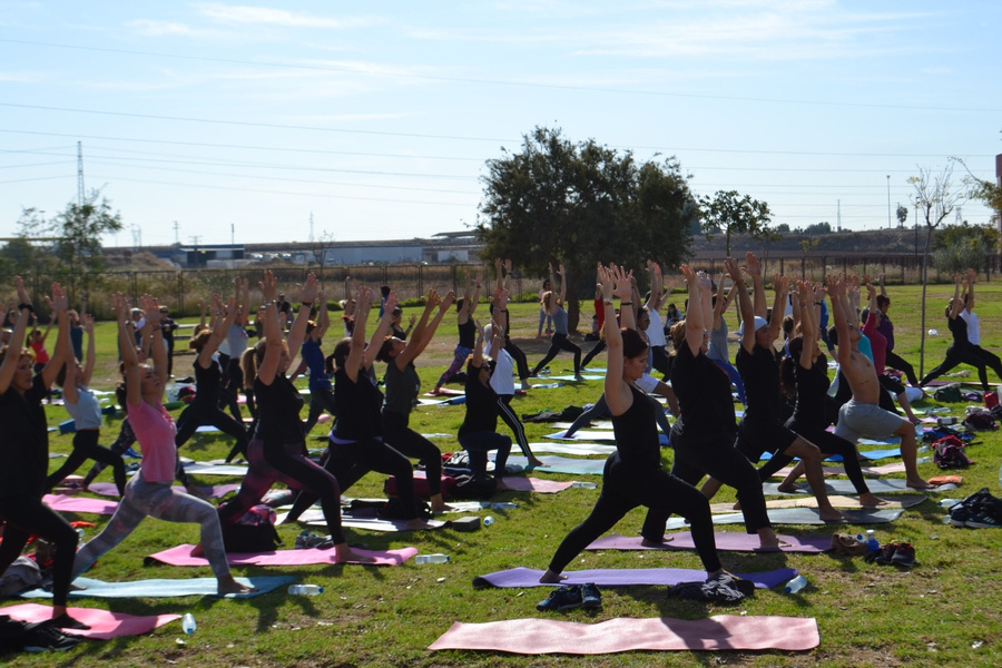Yoga como reclamo para promover la solidaridad
