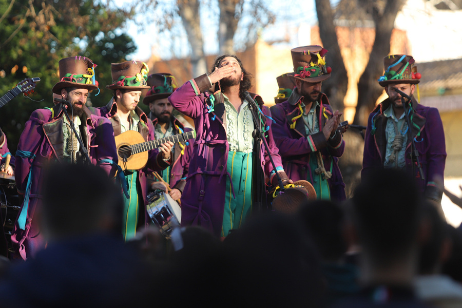 La ‘Antología del Loco’ reúne a más de 1.500 personas en el ‘Carnavalito’ de La Rinconada