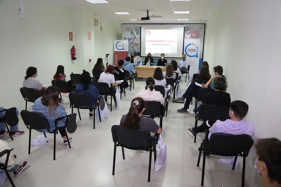 En torno a 30 jóvenes participan en la primera sesión del Plan Integral de Juventud