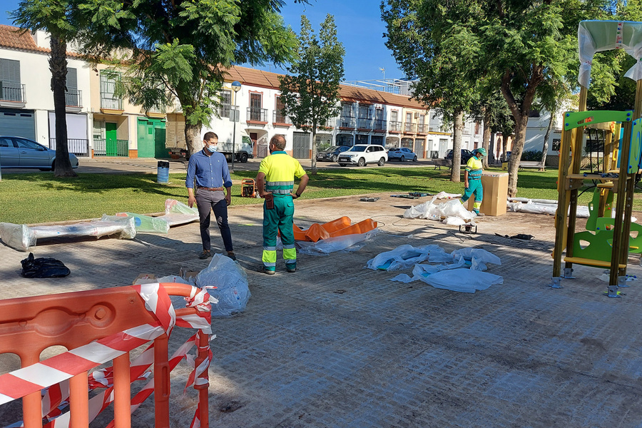 Servicios Generales renueva el parque Juan Sebastián Elcano