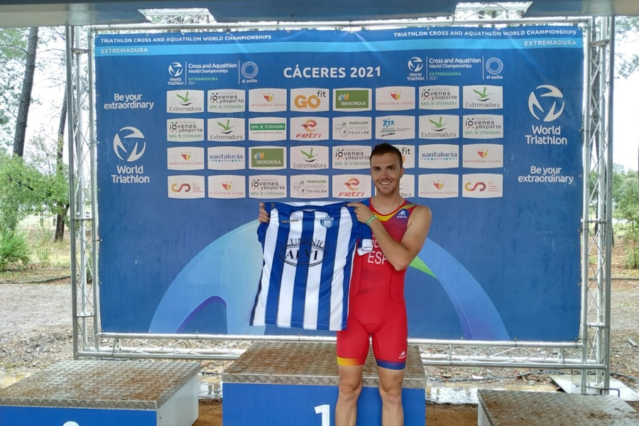 El rinconero David Serna, undécimo en el Campeonato del Mundo de Triatlón Cross