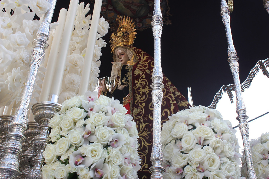 La Hermandad de Los Dolores hace su estación de penitencia el Sábado Santo