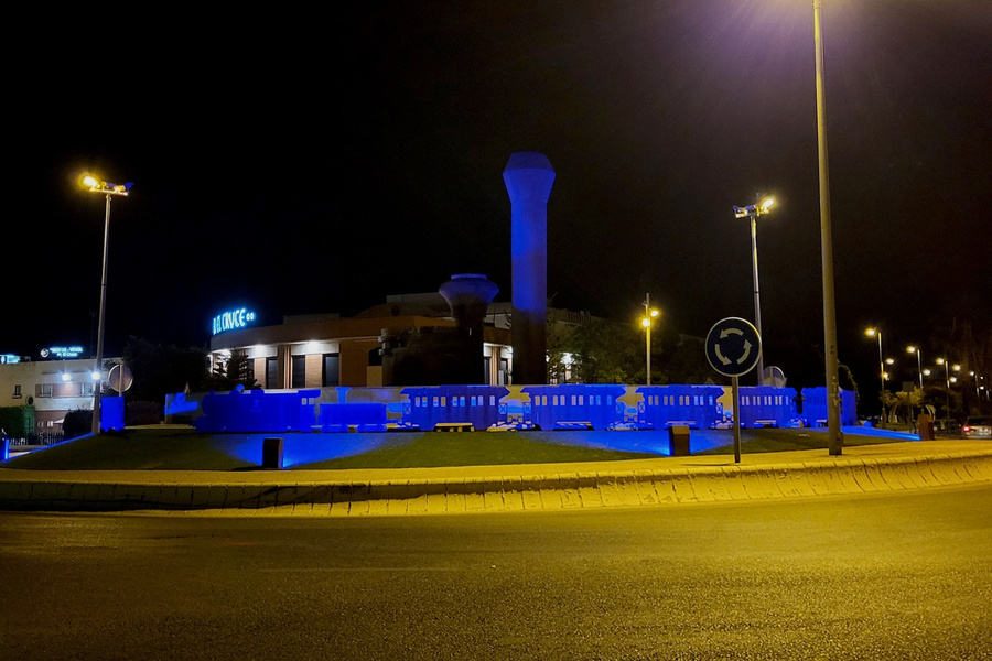 La Rinconada se ilumina de azul contra la intolerancia