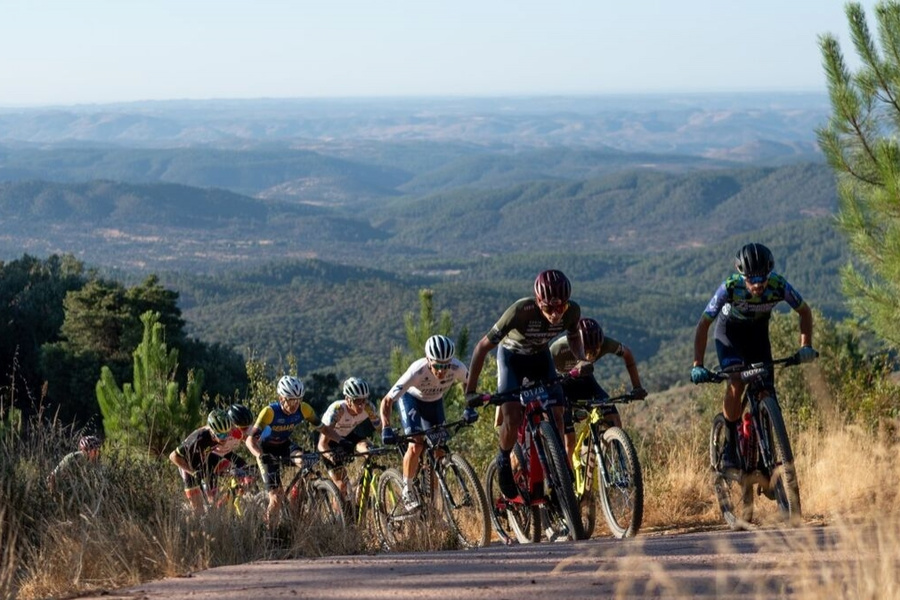 Loren Herrera se sube a la bici