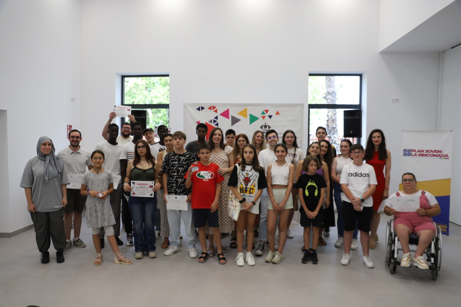 Entrega de diplomas a los primeros jóvenes participantes del Aula Joven