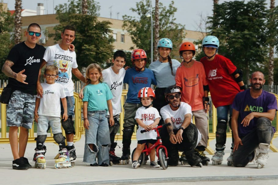 El rinconero Gonzalo Romero estrena el Skate Park del Parque de la Jira