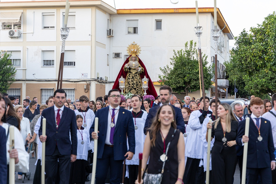 La Virgen de la Caridad de la A.P. El Olivo protagoniza su primera salida