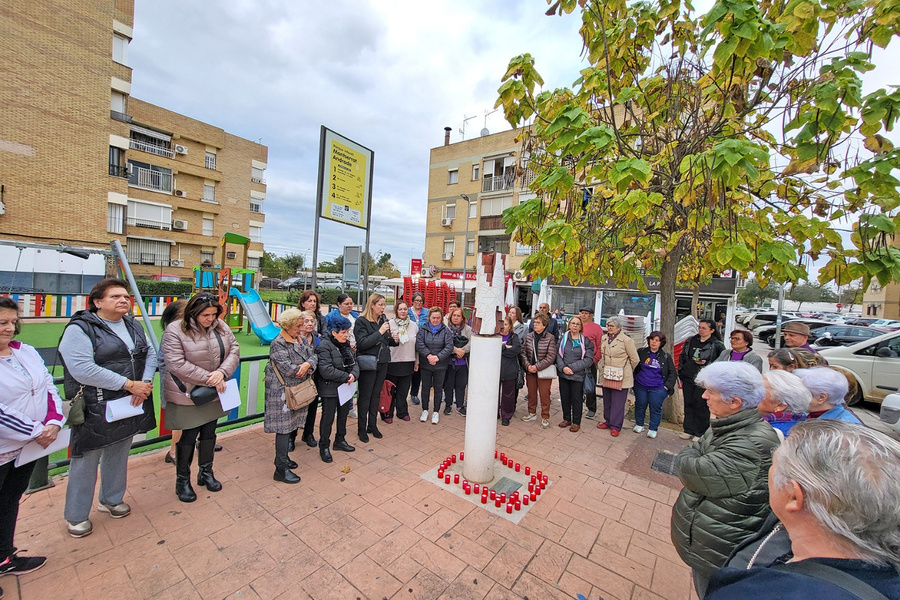 El colectivo AMAF realiza la actividad ‘Luces contra la violencia machista’