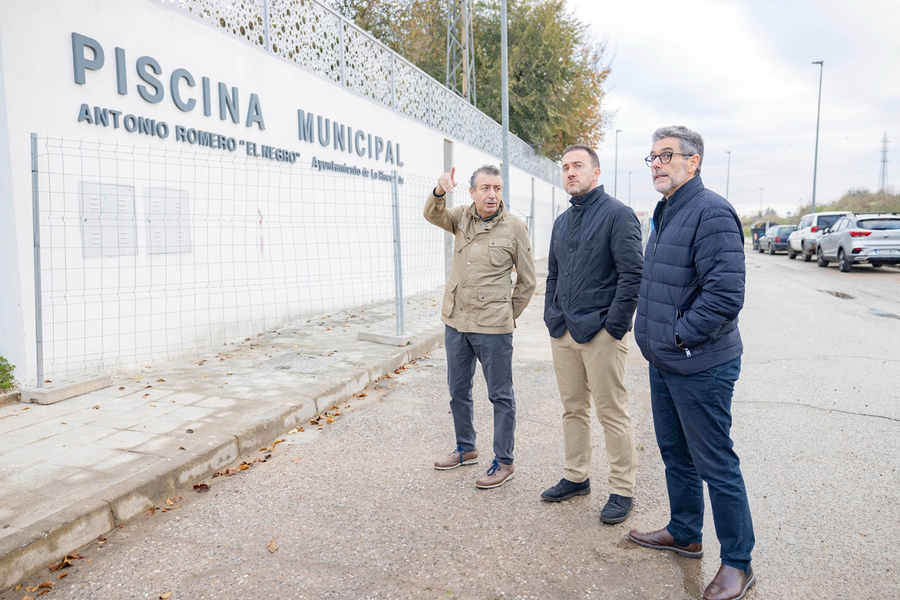 Las obras para optimizar la entrada a ambos núcleos y ampliar las piscinas avanzan según lo previsto