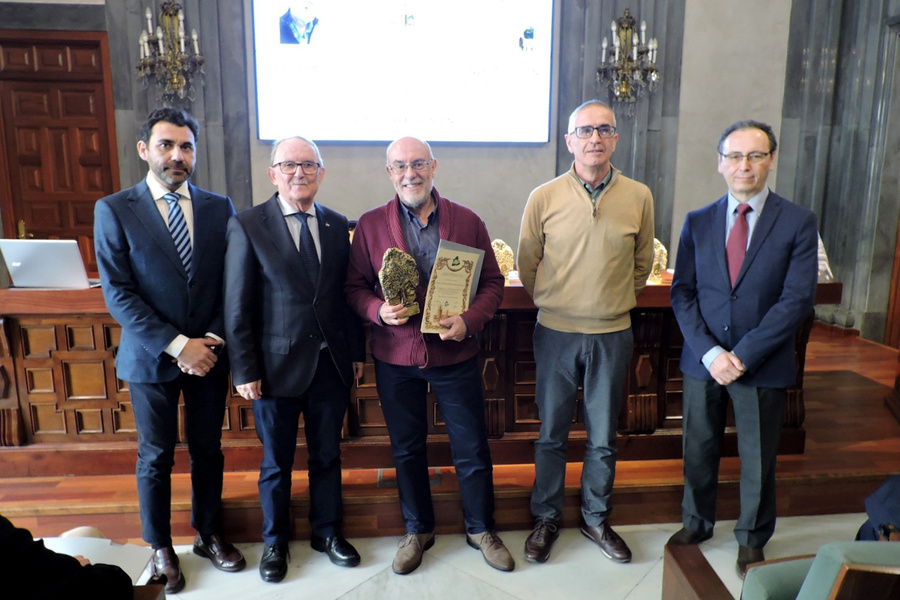 Antonio Fernández Navarro, premiado por su libro sobre la iglesia Nuestra Señora de las Nieves de La Rinconada