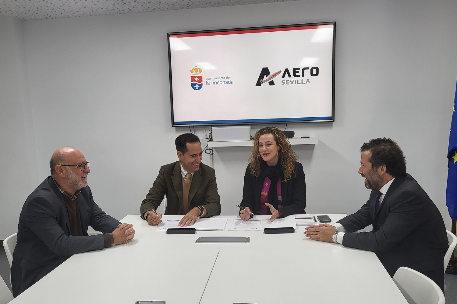 El Consistorio firma un convenio con Aero Sevilla para la creación de empleo y desarrollo económico 