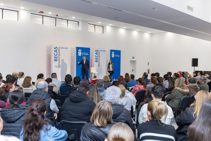 300 estudiantes reciben becas municipales para Bachillerato y Ciclos Formativos